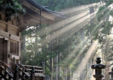 Sonnenaufgang bei einem Tempel